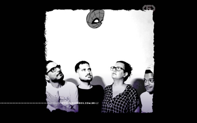 Rodrigo Castro, Pedro Octávio, Paola Costa e José Fernando em montagem que os coloca olhando para cima para uma cabeça de Homem Aranha - que representa Highlander Firak. A arte imita uma capa de algum disco dos anos 2000. Esta é a equipe do FAROFEIROS. Na parte inferior, a marca d'água do site www.farofeiros.com.br