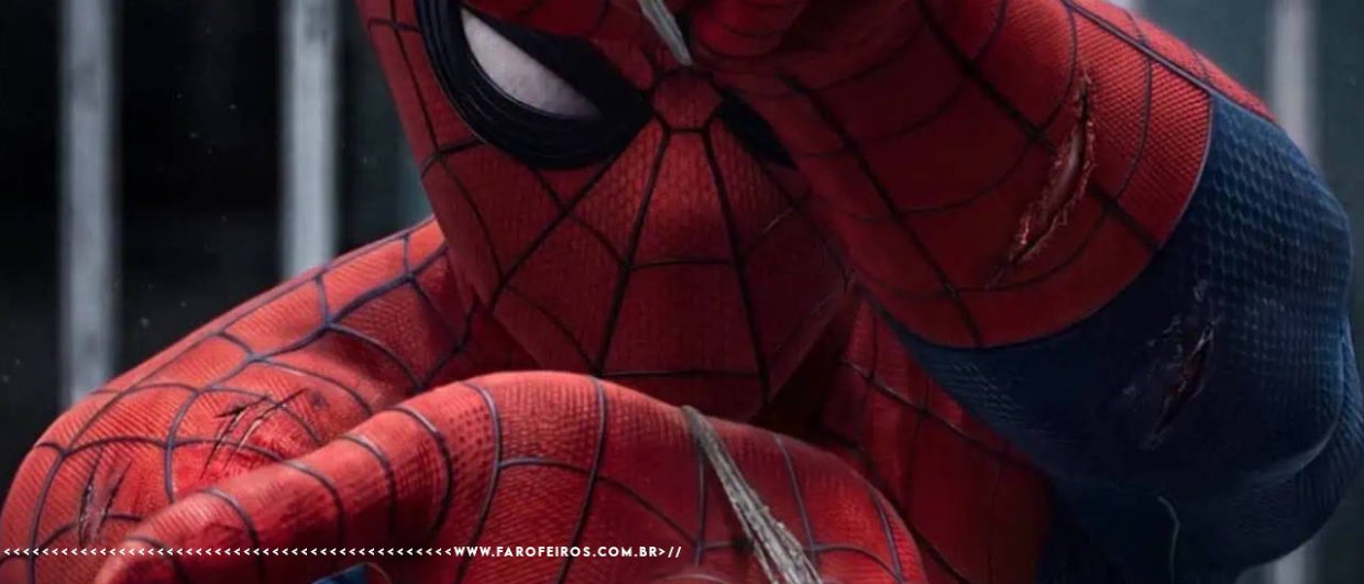 Cena do filme Homem Aranha - Mais Um Dia com o personagem em close atirando teias na sua direção com uma mão sobre a outra. Na faixa inferior o endereço farofeiros.com.br