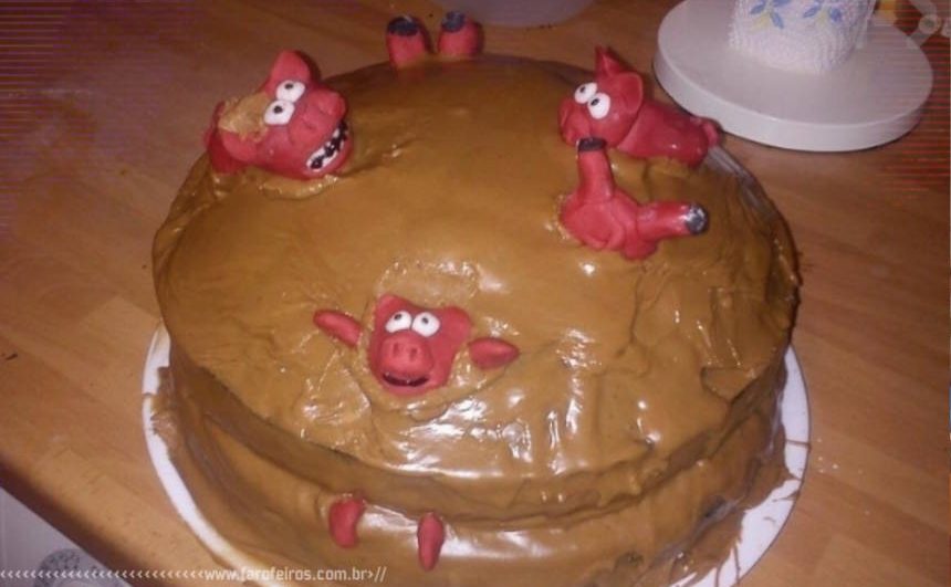 Salve-se quem puder - Bolo de lama com bacon - Porcos - Blog Farofeiros