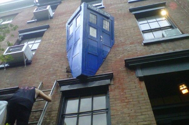 Tardis estacionada em local proibido - Doctor Who