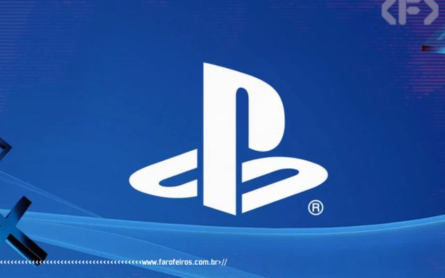 Logotipo do Playstation com um "P" e um "S" brancos entrelaçados em um fundo em tons de azul. Na parte inferior, a marca d'água do site www.farofeiros.com.br