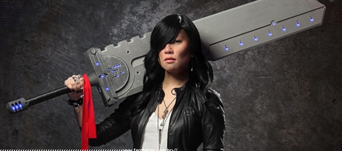 Massive Cosplay Titan Sword - Blog Farofeiros