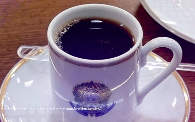 Democracia e um cafezinho - Paola Costa - Blog Farofeiros