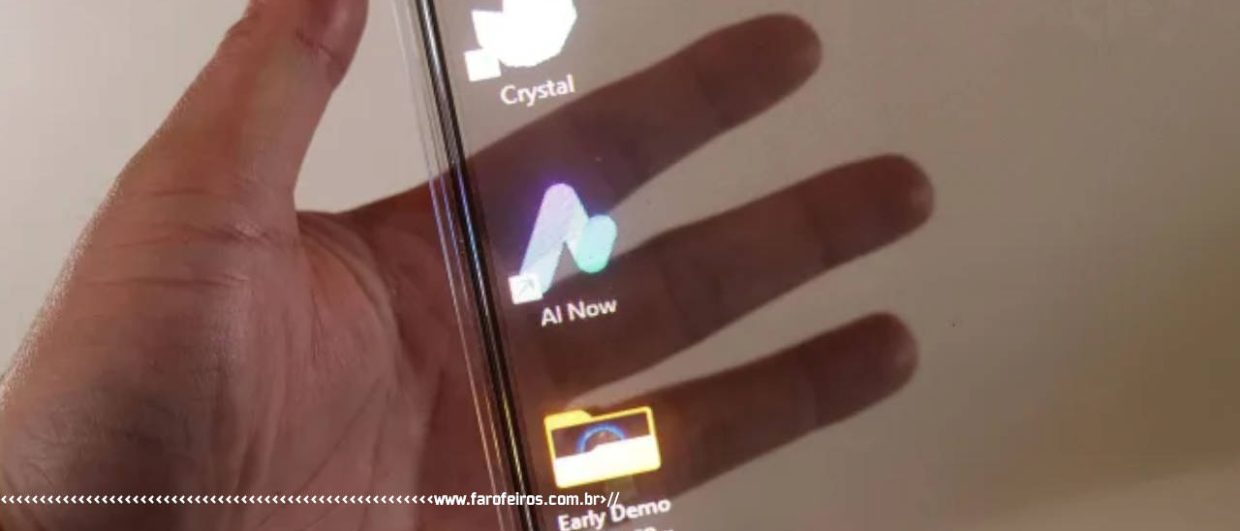Laptop com microLED transparente - blog FAROFEIROS