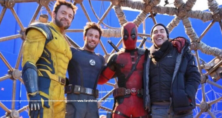 Wolverine Johnny Storm e Deadpool junto do diretor do filme Deadpool ee Wolverine