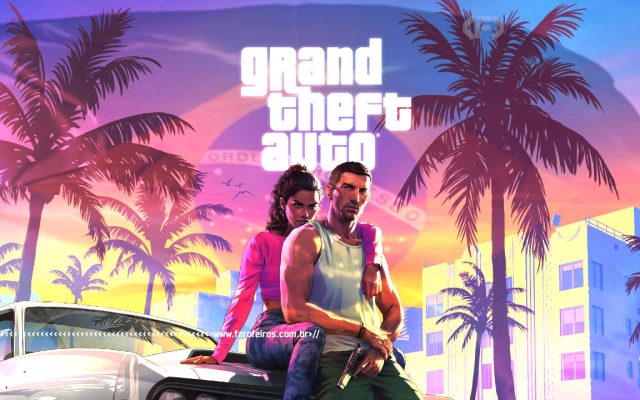 Protagonistas do jogo GTA 6 fazem pose sentados no capô de um carro em um pôr-do-sol alaranjado. A montagem mosta uma bandeira do Brasil sobreposta a imagem. Na faixa inferior o endereço farofeiros.com.br.
