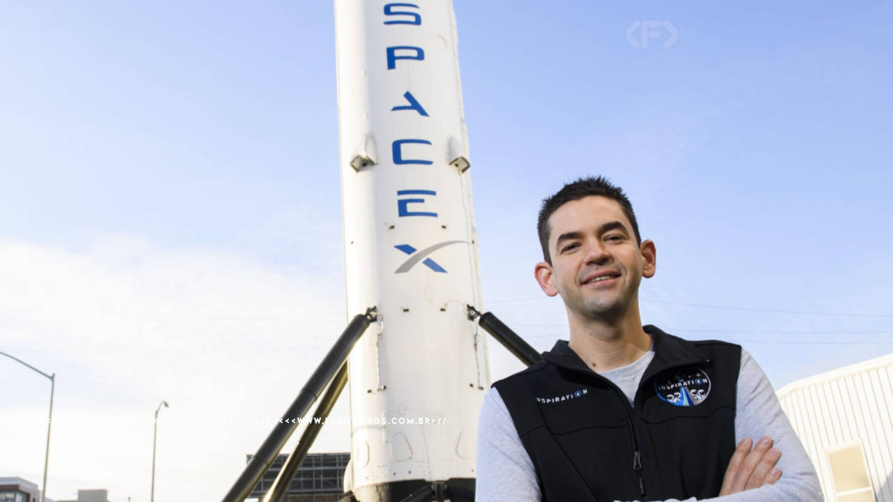 Jared Isaacman a frente do foguete da Space X - blog FAROFEIROS