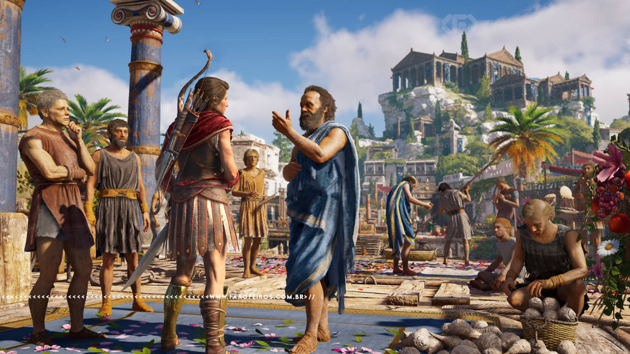 Screenshot do jogo Assassin's Creed Discovery Tour. A protagonista Kassandra, equipada com arco, espada e armadura espartana, conversa com um homem idoso de barba usando uma túnica azul, em uma praça movimentada da Grécia Antiga. Ao redor, outros personagens realizam atividades cotidianas, como carregar cestos e trabalhar com madeira. Ao fundo, um templo grego imponente no topo de uma colina rochosa, sob um céu azul com nuvens. No canto inferior, a marca d'água do site www.farofeiros.com.br