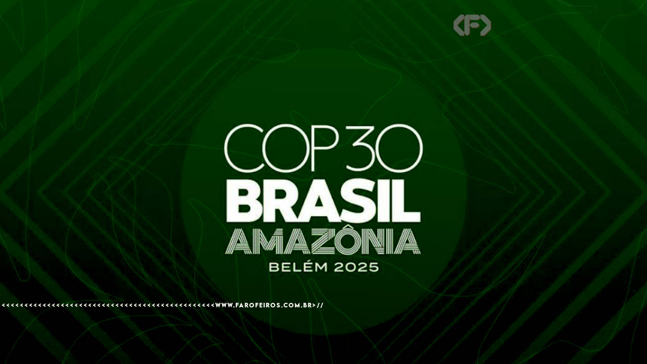 Imagem do logotipo da COP 30 sobre fundo verde escuro com padrão geométrico sutil de linhas e setas. O texto centralizado em branco exibe: "COP 30", "BRASIL" em negrito, "AMAZÔNIA" em fonte decorativa, e "BELÉM 2025". No canto superior direito, o logotipo do Farofeiros. Na parte inferior, a marca d'água do site www.farofeiros.com.br
