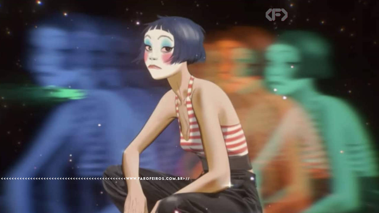 Cena animada do clipe "The Hardest Thing" do Gorillaz. A personagem Noodle aparece sentada no centro, com cabelo preto chanel, maquiagem elaborada em azul e vermelho, e top listrado vermelho e branco. Ao fundo, silhuetas repetidas da figura mas desfocadas sobre um céu estrelado escuro. Na parte inferior, a marca d'água do site www.farofeiros.com.br