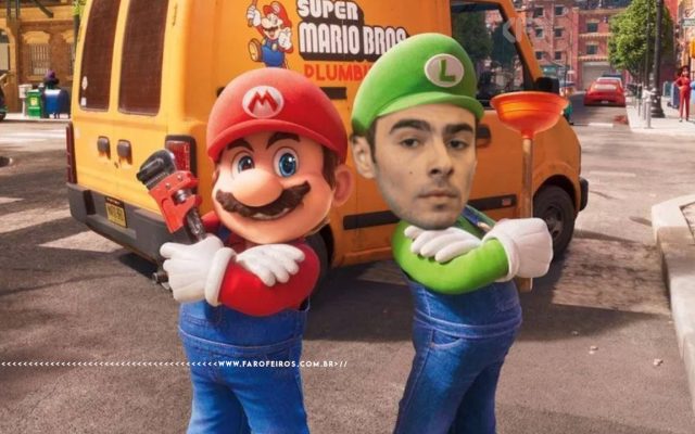 Montagem humorística com cena do filme "Super Mario Bros." (2023): Mario animado à esquerda e, no lugar de Luigi, o rosto de um homem real fotomontado sobre o personagem animado com roupa verde e boné com "L". O rosto é de Luigi Mangione. Ao fundo, a van amarela da Mario Bros. Plumbing. Marca d'água do site Farofeiros.com.br na parte inferior.
