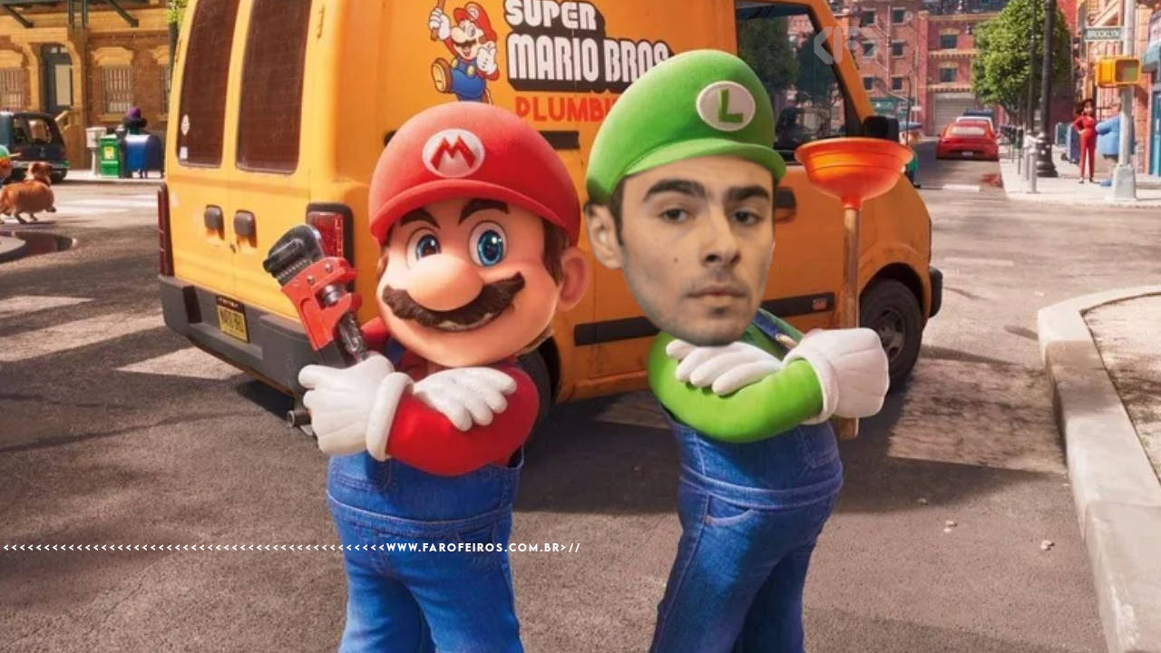 Montagem humorística com cena do filme "Super Mario Bros." (2023): Mario animado à esquerda e, no lugar de Luigi, o rosto de um homem real fotomontado sobre o personagem animado com roupa verde e boné com "L". O rosto é de Luigi Mangione. Ao fundo, a van amarela da Mario Bros. Plumbing. Marca d'água do site Farofeiros.com.br na parte inferior.