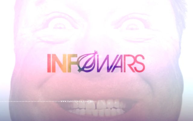 Montagem mostrando o novo símbolo colorido dom INFOWARS com uma cebola no lugar da letra "O", ao fundo é possível ver uma figura fazendo uma careta, quase sorrindo. Se trata de Alex Jones, conspiracionista de extrema direita que perdeu direito ao site. Na parte inferior, a marca d'água do site www.farofeiros.com.br