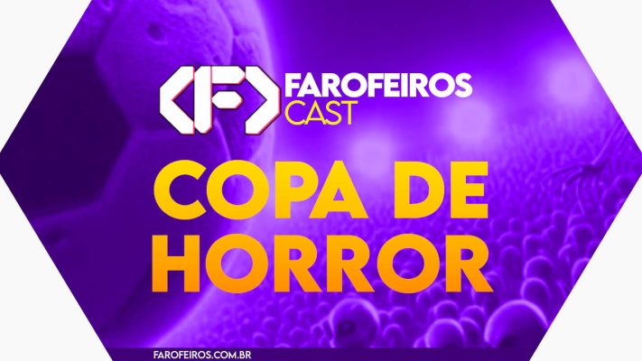 Capa do episódio 74 do Farofeiros Cast em um hexágono roxo e bordas brancas. No centro, o título do episódio em letras grandes amarelas e laranja: "COPA DE HORROR". Ao fundo se pode ver uma montagem com uma bola de futebol gigante do lado esquerdo e na direita uma arquibancada cheia de aliens clichês. Na faixa inferior o endereço farofeiros.com.br.