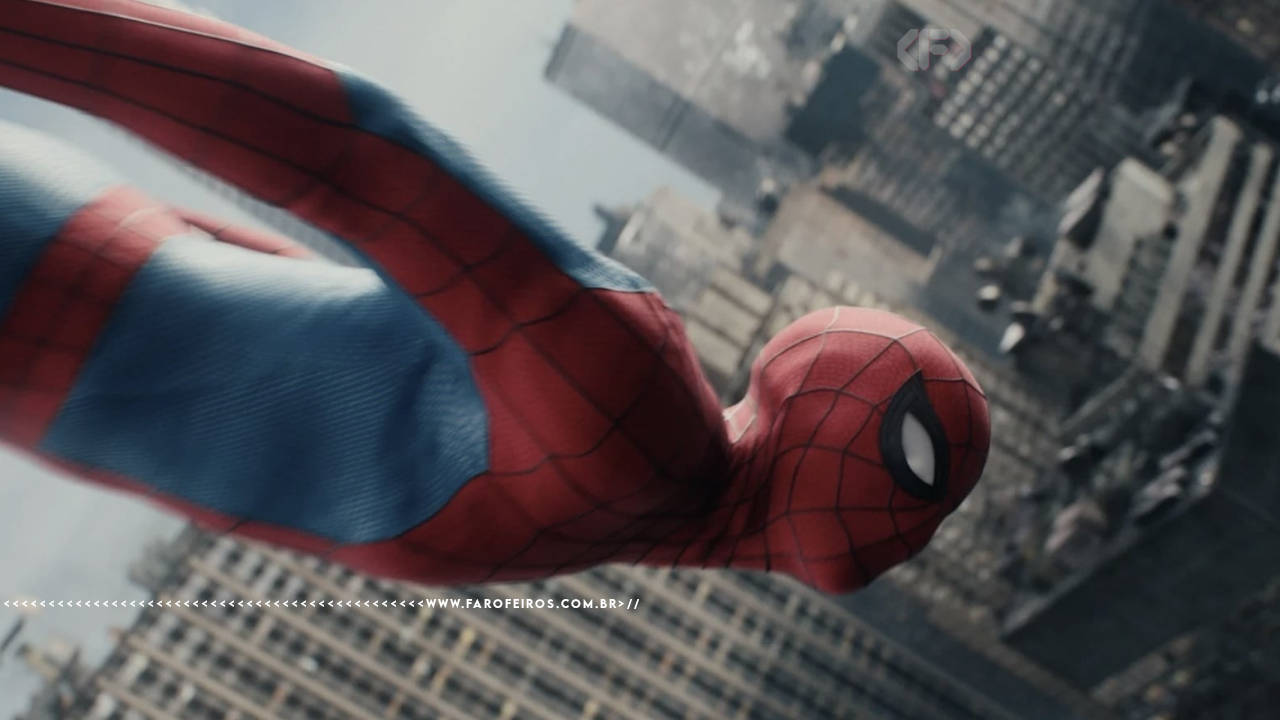 Cena do filme Homem Aranha - Mais Um Dia mostrando o personagem caindo mas com uma visão de câmera lateral. Na faixa inferior o endereço farofeiros.com.br