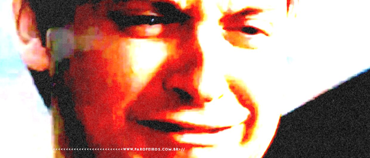 Foto com alta exposição e efeito reticular com Tobey Mguire de Homem Aranha chorando. Na faixa inferior o endereço farofeiros.com.br.
