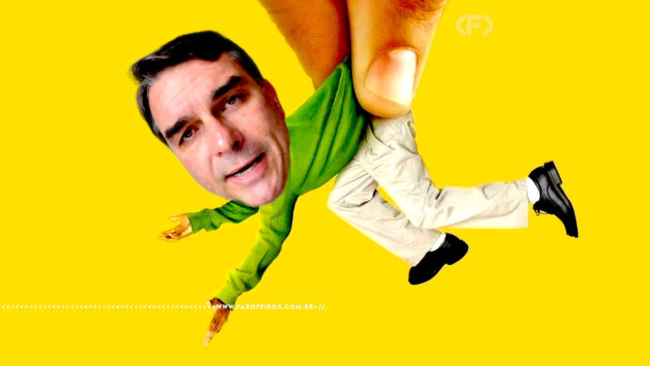 Montagem com cartaz da série TODO MUNDO ODEIA O CHRIS sendo segurado pela cintura por dedos gigantes mas o rosto preocupado de Flavio Bolsonaro foi inserido na foto.