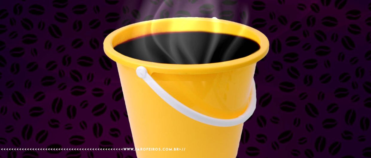 Montagem digital de um balde amarelo com café quentinho dentro - o fundo em tons de roxo se contrata com grãos de café espalhados. Na faixa inferior o endereço farofeiros.com.br.