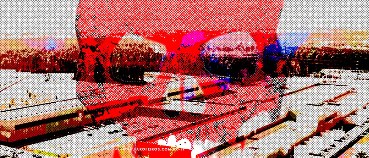 Colagem digital que tem como fundo um complexo de data centers com uma caveira em tons de vermelho desenhada por cima.