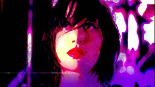 Montagem digital com efeitos de exposição em tons amarelos e roxos da cantora Karen O da banda Yeah Yeah Yeahs