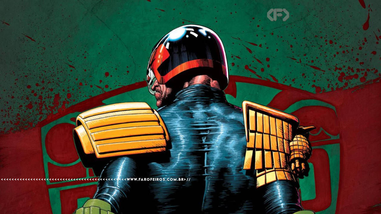 Recorte do quadrinho Juiz Dredd com o personagem de frente mara um muro ensanguentado olhando para você de forma raivosa
